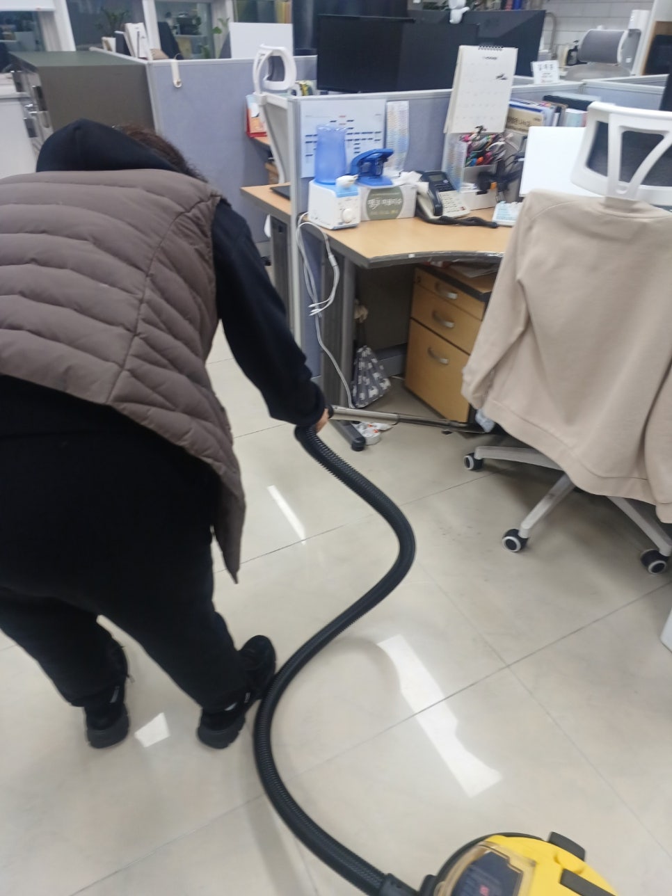 대전 사무실 · 책상 아래 청소 현장